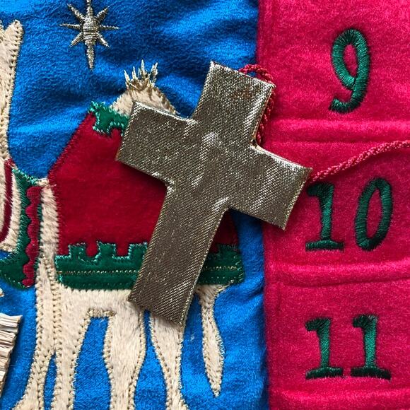 Christmas Holiday Paws At The Manger Animal Nativity Advent Calendar 13x13 - Picture 5 of 12